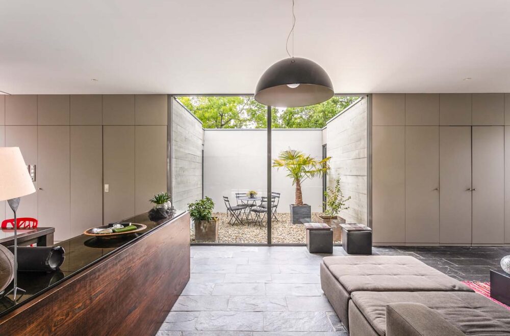 Contemporary house with swimming pool - Architecture de Collection