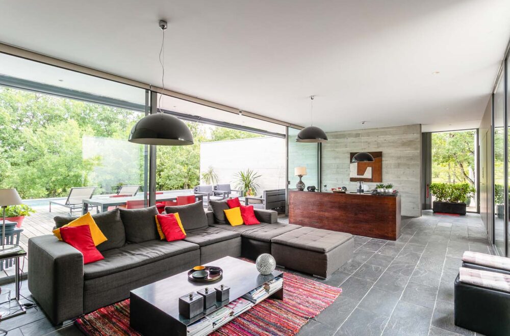 Contemporary house with swimming pool - Architecture de Collection