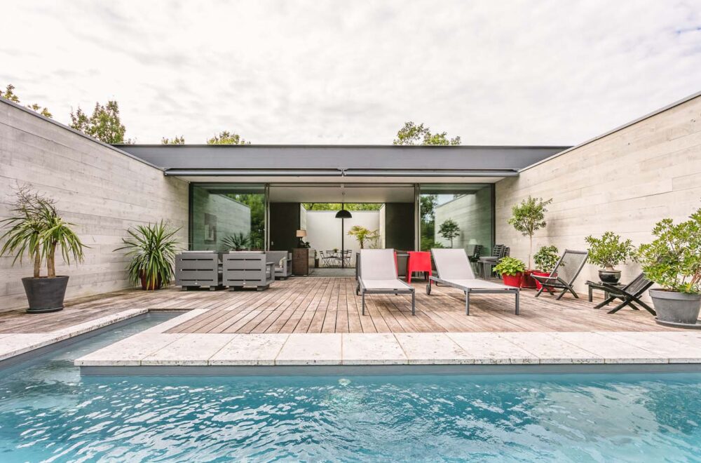 Contemporary house with swimming pool - Architecture de Collection