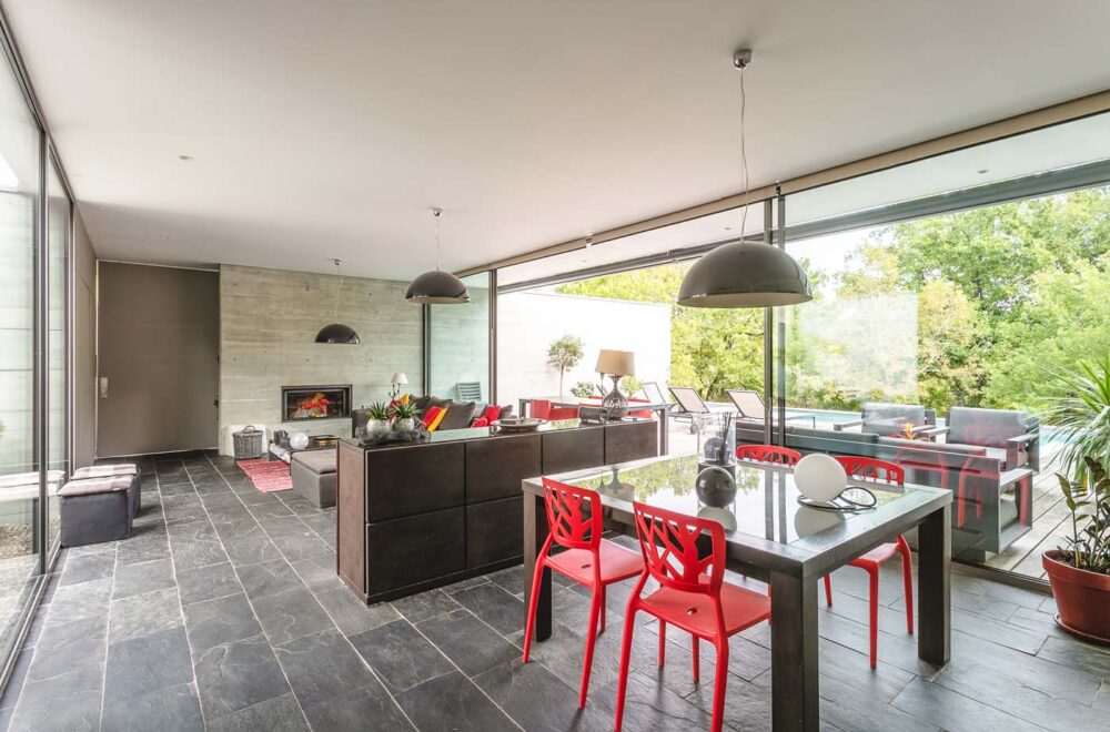Contemporary house with swimming pool - Architecture de Collection