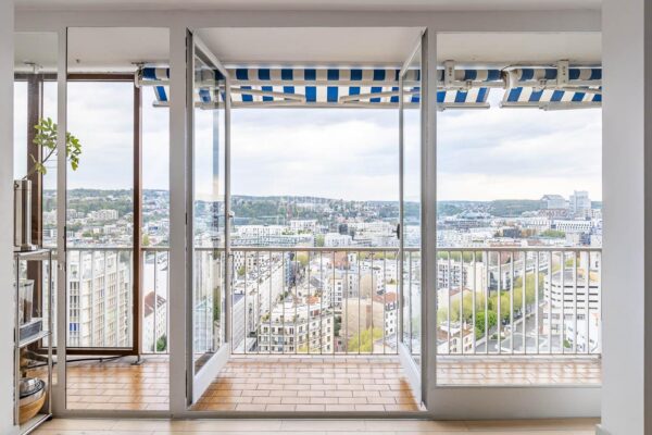Appartement avec balcon filant dans le Point du Jour, Fernand Pouillon architecte, Boulogne-Billancourt (1)