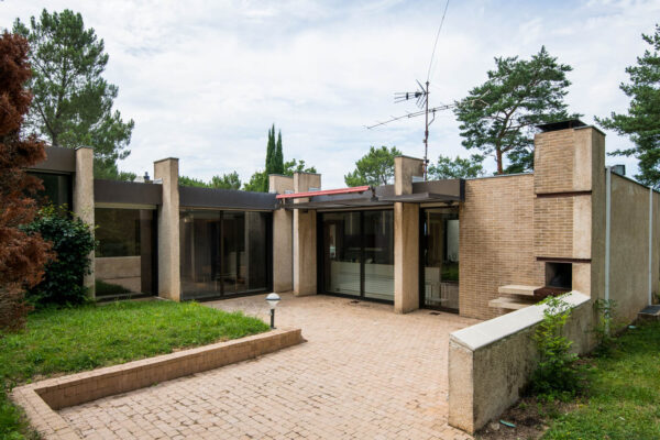 Villa moderniste avec piscine, Jacques Llopart architecte, Tarn (12)