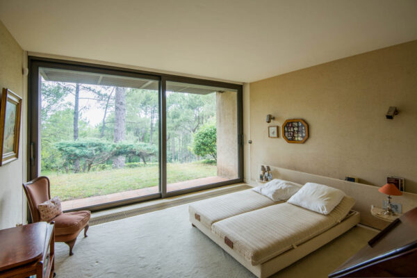 Villa moderniste avec piscine, Jacques Llopart architecte, Tarn (14)