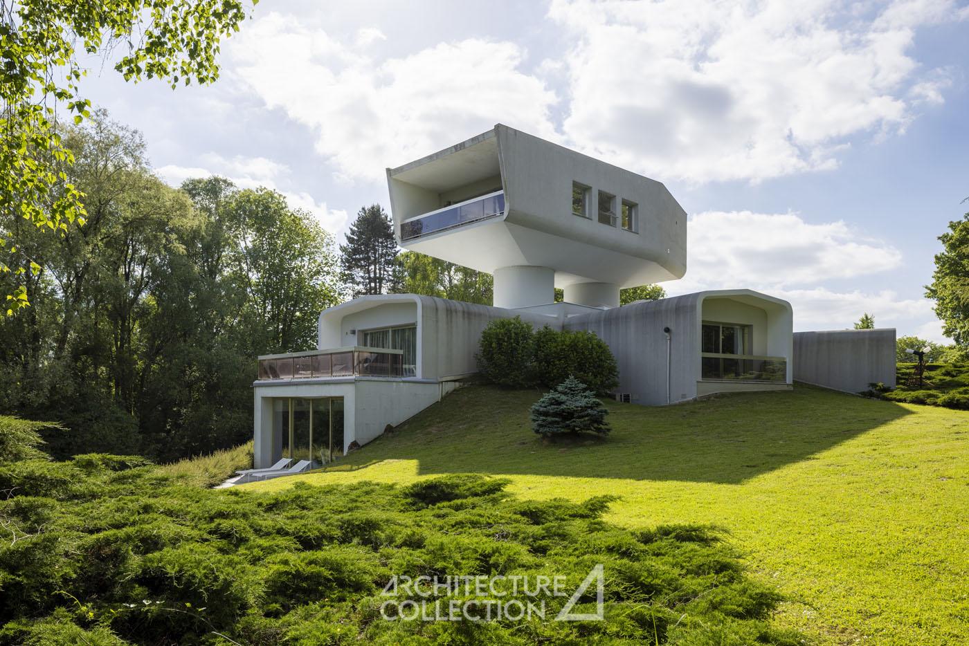 https://www.architecturedecollection.fr/wp-content/uploads/2025/05/Villa-utopique-Seventies-Pierre-Gaston-Dreux-Perche-34.jpg
